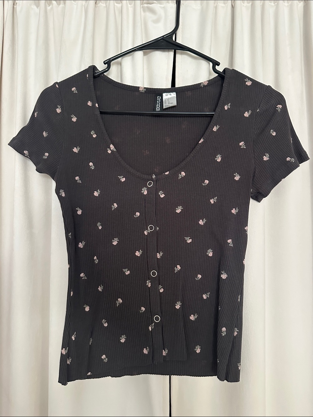 H&M Black Floral Ribbed Button Front Short Sleeve Top S